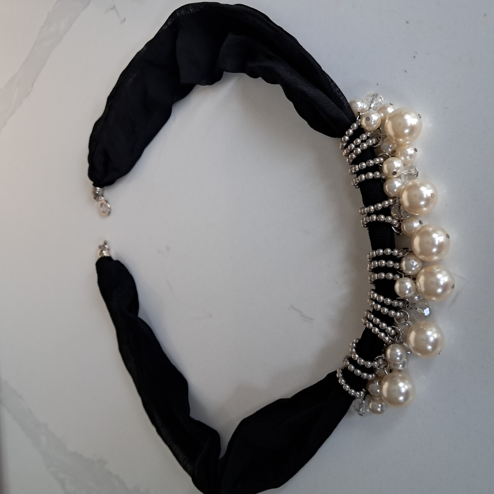 Elegant Black and Cream Pearl Necklace/choker